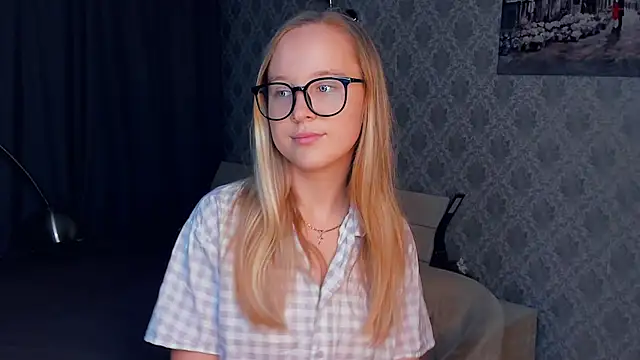 SoonMoor online show from October 2025 06:39:02 PM