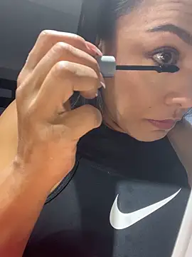 TiffanyyLam online show from September 2025 11:10:01 AM