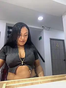 TiffanyyLam online show from September 2025 11:20:02 AM