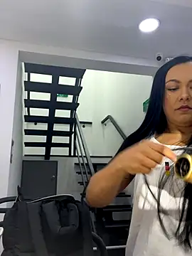 TiffanyyLam online show from September 2025 11:03:01 AM