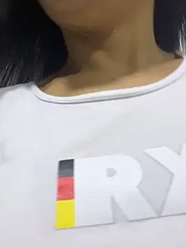 TiffanyyLam online show from October 2025 11:18:02 AM