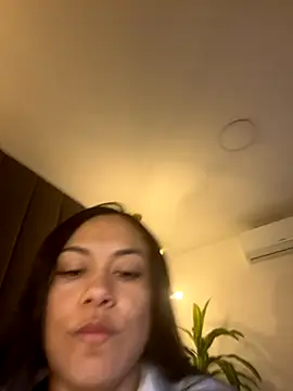 TiffanyyLam online show from October 2025 11:12:02 AM