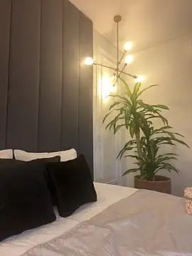 TiffanyyLam online show from November 2025 11:22:01 AM