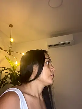 TiffanyyLam online show from December 2025 11:37:02 AM