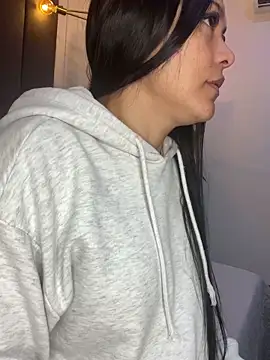 TiffanyyLam online show from January 2026 11:36:02 AM