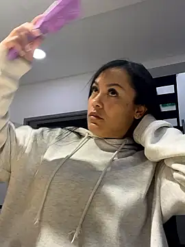 TiffanyyLam online show from January 2026 11:45:02 AM