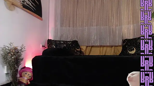 Ellyuwuw online show from May 2026 01:57:02 AM