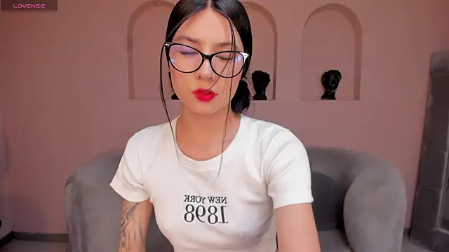 LaurentConnor online show from December 2025 11:31:01 PM