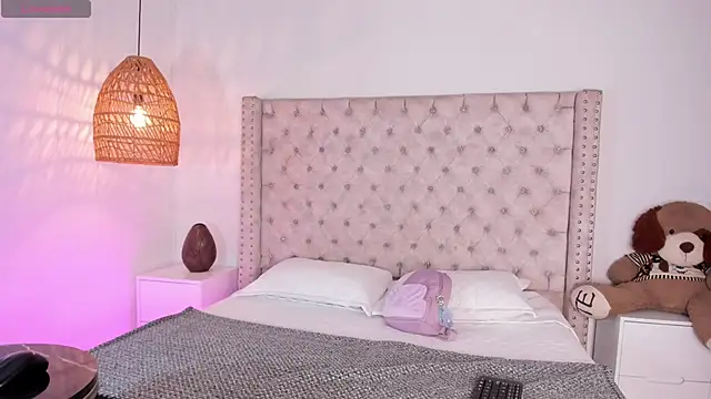 AdharaMancinii online show from September 2025 11:26:02 AM