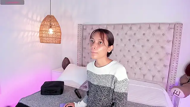 AdharaMancinii online show from September 2025 11:37:01 AM