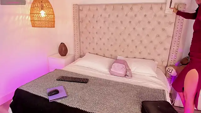 AdharaMancinii online show from October 2025 12:03:01 PM