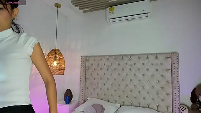 AdharaMancinii online show from October 2025 11:44:01 AM