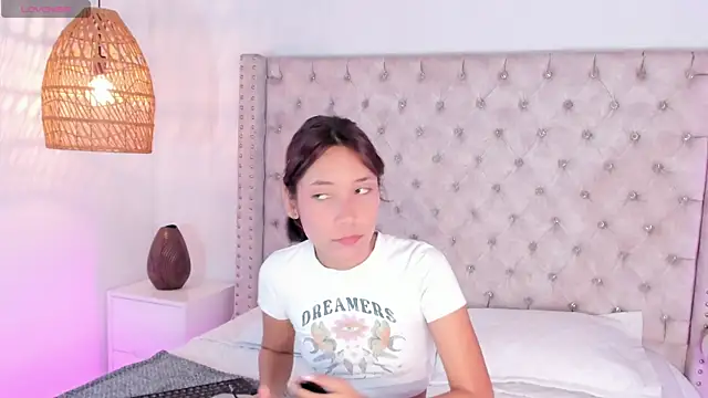 AdharaMancinii online show from October 2025 11:43:02 AM