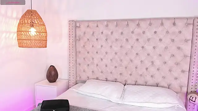 AdharaMancinii online show from October 2025 11:44:01 AM