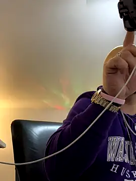 Snapshot of Brownroyal chatting on October 2025 04:35:02 AM Brownroyal online show from October 2025 04:35:02 AM