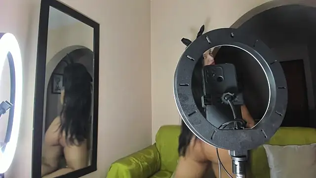 Snapshot of BiancaMoreti chatting on October 2025 10:44:02 PM BiancaMoreti online show from October 2025 10:44:02 PM