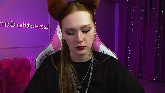AgataFoxley online show from June 2026 06:34:02 PM