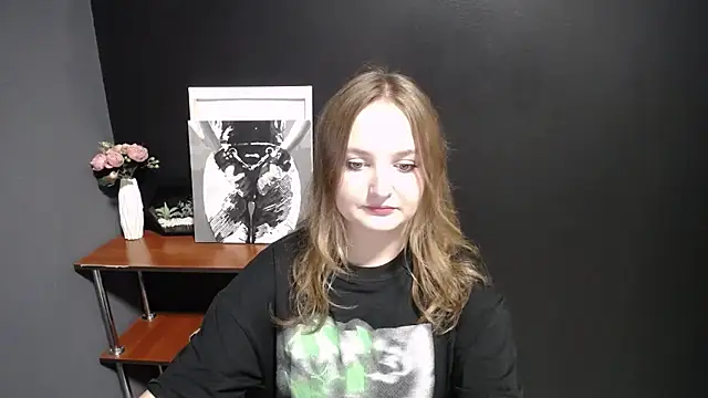 Snapshot of Mystic_nikole chatting on September 2025 01:33:01 PM Mystic nikole online show from September 2025 01:33:01 PM