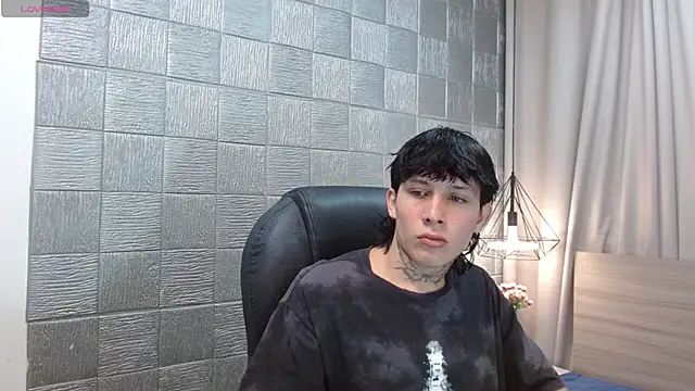 Iantwink18 online show from November 2025 01:43:02 PM