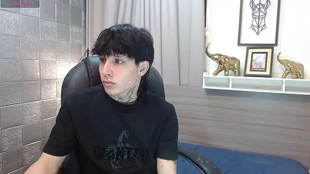 Iantwink18 online show from November 2025 05:47:01 PM