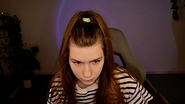 Snapshot of AliceCUNTach chatting on December 2025 05:02:01 AM AliceCUNTach online show from December 2025 05:02:01 AM