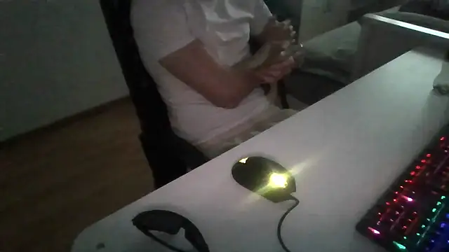 elox33 online show from April 2026 07:00:02 AM