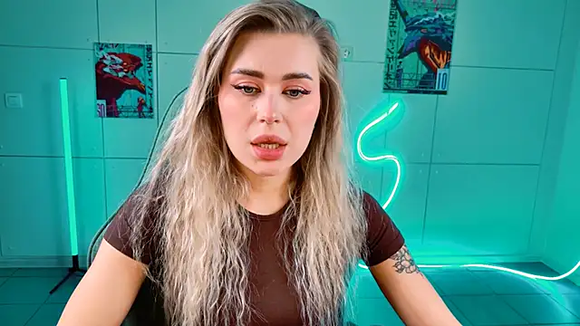 AdelLoyss online show from October 2025 01:10:01 PM