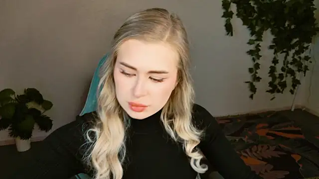 AdelLoyss online show from October 2025 01:11:01 PM