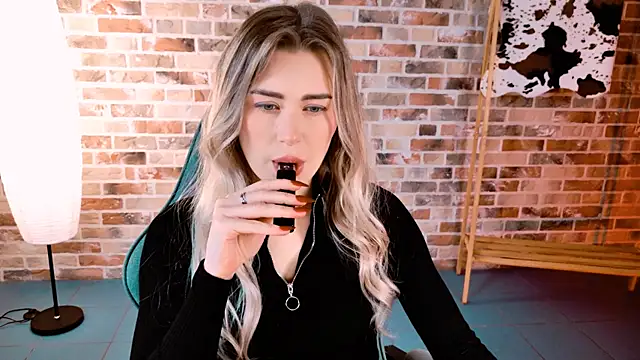 AdelLoyss online show from November 2025 01:13:01 PM