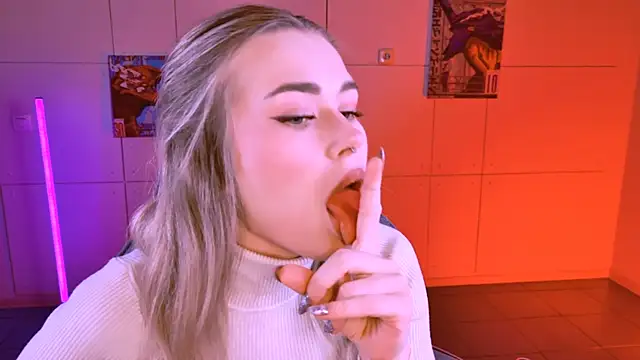 AdelLoyss online show from November 2025 05:12:01 PM