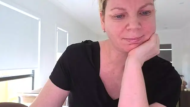 aussiepeaches online show from April 2026 12:13:01 AM