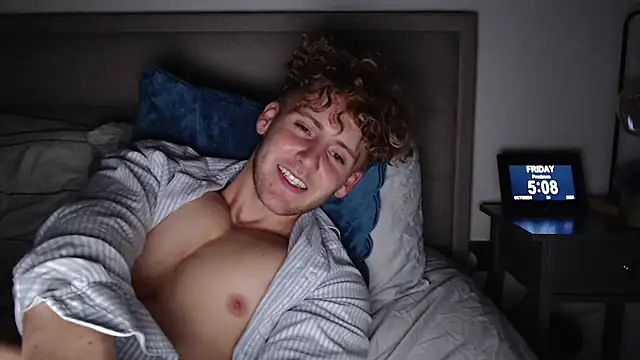 Snapshot of DominantAlex18 chatting on October 2025 04:09:02 AM DominantAlex18 online show from October 2025 04:09:02 AM