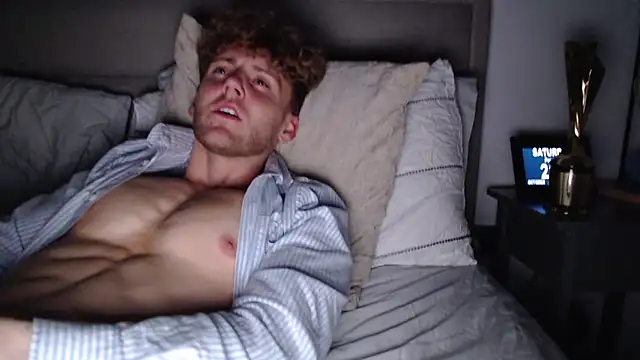 Snapshot of DominantAlex18 chatting on October 2025 01:57:01 AM DominantAlex18 online show from October 2025 01:57:01 AM