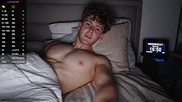 Snapshot of DominantAlex18 chatting on November 2025 04:51:02 PM DominantAlex18 online show from November 2025 04:51:02 PM