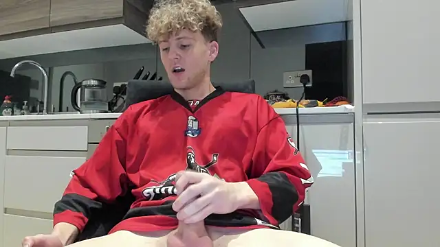 Snapshot of DominantAlex18 chatting on November 2025 02:11:02 AM DominantAlex18 online show from November 2025 02:11:02 AM