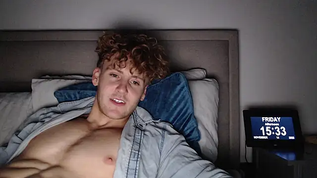 Snapshot of DominantAlex18 chatting on November 2025 03:33:01 PM DominantAlex18 online show from November 2025 03:33:01 PM