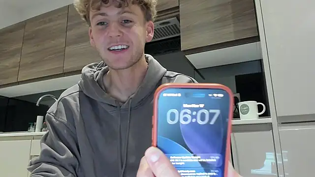 Snapshot of DominantAlex18 chatting on November 2025 06:08:01 AM DominantAlex18 online show from November 2025 06:08:01 AM