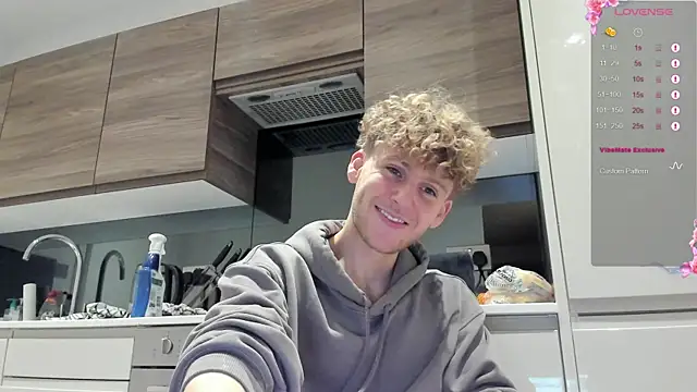 Snapshot of DominantAlex18 chatting on November 2025 09:59:01 PM DominantAlex18 online show from November 2025 09:59:01 PM