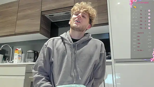 Snapshot of DominantAlex18 chatting on November 2025 06:48:01 AM DominantAlex18 online show from November 2025 06:48:01 AM