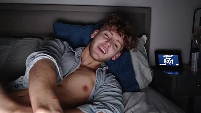 Snapshot of DominantAlex18 chatting on December 2025 09:03:02 AM DominantAlex18 online show from December 2025 09:03:02 AM