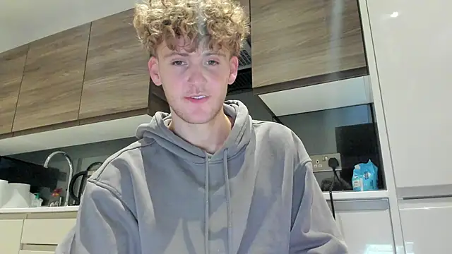 Snapshot of DominantAlex18 chatting on December 2025 10:37:01 PM DominantAlex18 online show from December 2025 10:37:01 PM