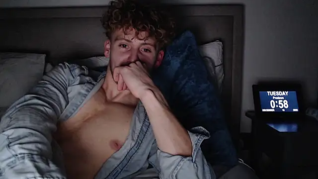 Snapshot of DominantAlex18 chatting on December 2025 12:59:02 AM DominantAlex18 online show from December 2025 12:59:02 AM