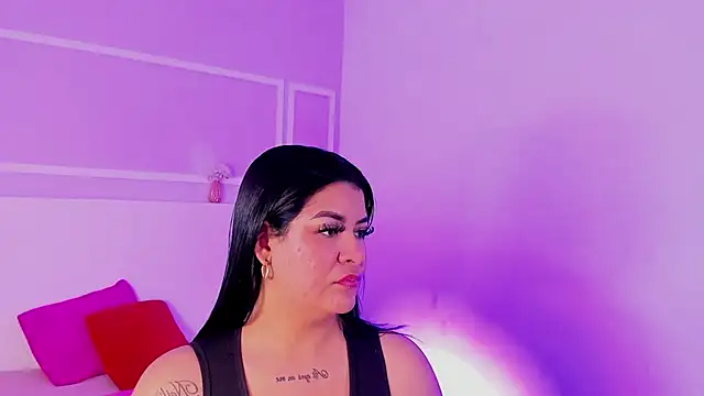 TianaGlow26 online show from February 2026 06:35:02 PM