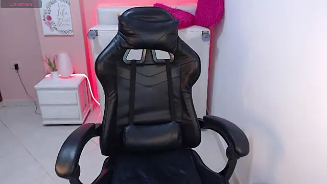 Snapshot of Cherrykissxx chatting on October 2025 06:36:02 AM Cherrykissxx online show from October 2025 06:36:02 AM