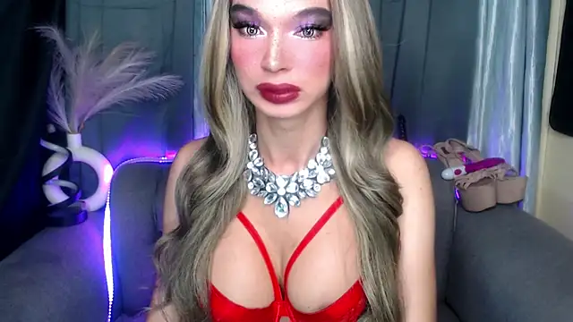 Snapshot of MISTRESSMonica_xxx chatting on December 2025 06:41:02 AM MISTRESSMonica xxx online show from December 2025 06:41:02 AM