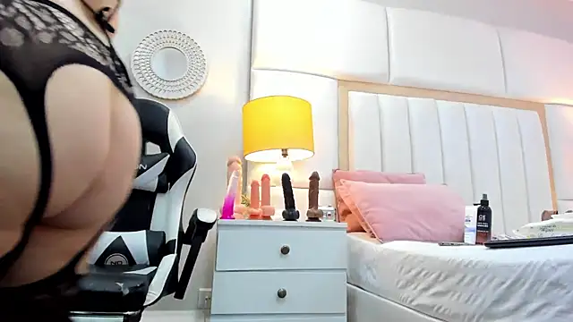 Snapshot of Sweet_Lucianaa chatting on December 2025 07:53:02 PM Sweet Lucianaa online show from December 2025 07:53:02 PM