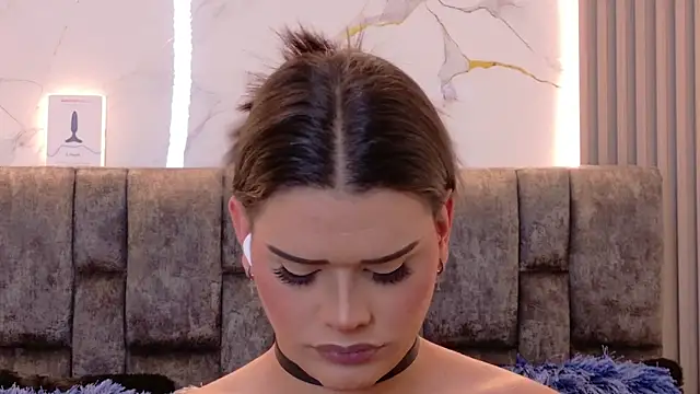 Ava Cristi online show from September 2025 08:03:01 PM