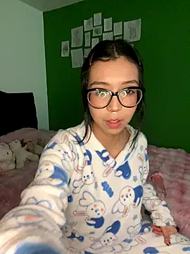 Valen-Foxx online show from October 2025 06:00:01 AM