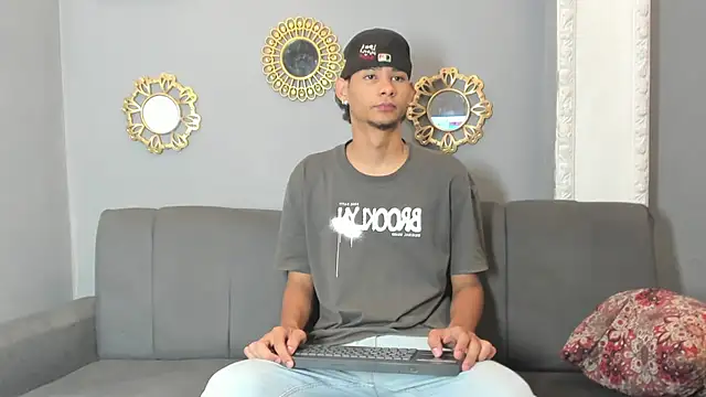 Snapshot of kenix_777 chatting on September 2025 11:15:02 PM kenix 777 online show from September 2025 11:15:02 PM