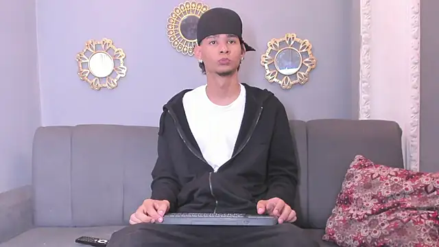 Snapshot of kenix_777 chatting on September 2025 12:21:01 AM kenix 777 online show from September 2025 12:21:01 AM